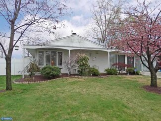 10 Crimson King Ln, Levittown, PA 19055