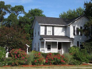 205 N Sycamore St, Hinckley, IL 60520
