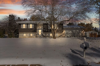 3705 Colonial Dr, Valparaiso, IN 46383