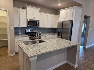 208 Comet Pointe Dr, Andice, TX 78628