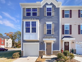 901 Arnold Place Dr, Fuquay Varina, NC 27526