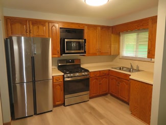 1470 Gattegno St, Ypsilanti, MI 48198