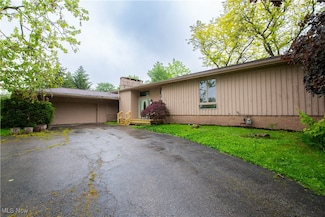 831 Brandon Cir, Aurora, OH 44202