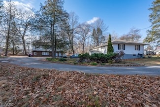 276 Garden Rd, Pompton Lakes, NJ 07442