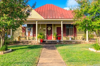 303 W Austin St, Fredericksburg, TX 78624