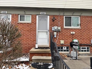 20926 Hunt Dr, Roseville, MI 48066