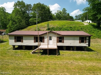 738 Barren Creek Rd, Clendenin, WV 25045