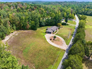 1907 Old Perryville Rd, Parsons, TN 38363