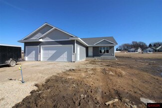249 Oak Dr, Eagle Lake, MN 56024