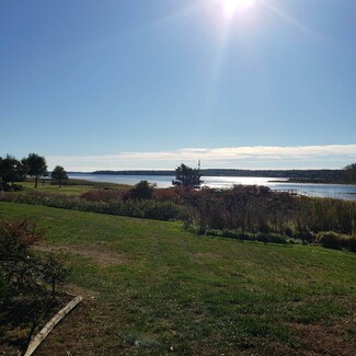 13 Moody Point Dr, Newmarket, NH 03857