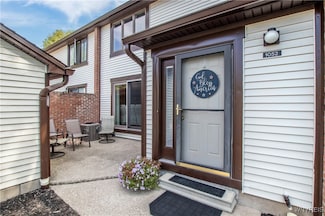 1052 Charlesgate Cir, East Amherst, NY 14051