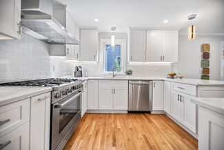 18 Leland Rd, Chestnut Hill, MA 02467