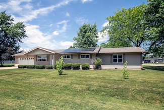 400 W Adams St, Danforth, IL 60930