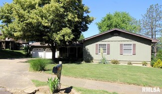 2117 Wildwood Dr, Pekin, IL 61554