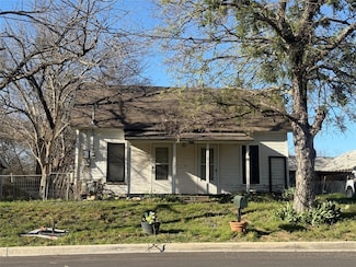 313 Throckmorton St, Weatherford, TX 76086