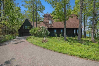 1425 Bay View Heights, Petoskey, MI 49770