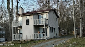 1053 Country Place Dr, Tobyhanna, PA 18466