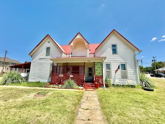 203 N 3rd St, Lincoln, KS 67455