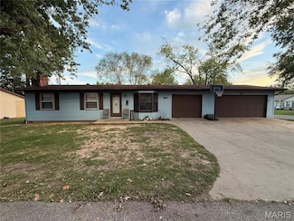 1911 Yale Dr, Scott City, MO 63780