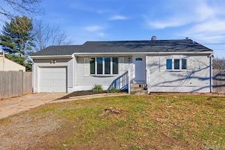 7 Chapel Hill Dr, Brentwood, NY 11717