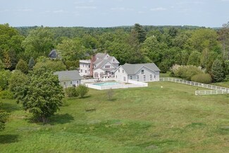 102 Wellesley St, Weston, MA 02493