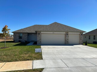 1212 N Maxine Ave, Nixa, MO 65714
