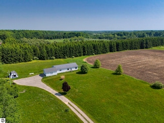 8484 Zue Rd, Buckley, MI 49620