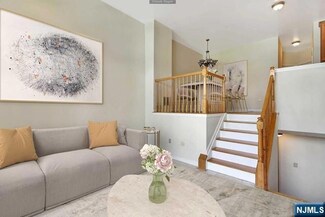 268 Roslyn Ct Unit 268, West New York, NJ 07093