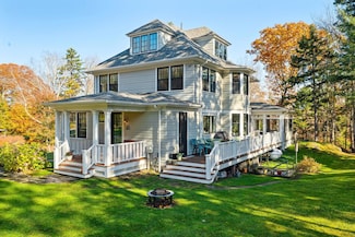 105 Lyndon Ave, Peaks Island, ME 04108