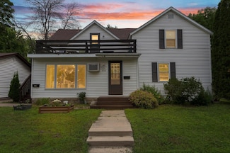 202 N Maple St, Chaska, MN 55318