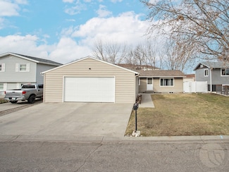 344 Phyllis Cir W, Billings, MT 59102