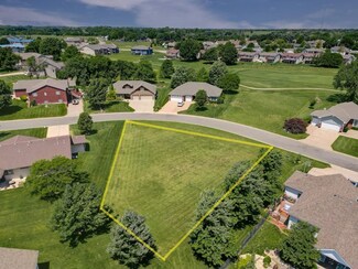 607 Quail Nest Rd, Winfield, KS 67156