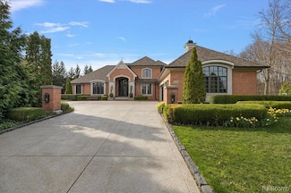 2779 Turtle Lake Dr, Bloomfield Hills, MI 48302