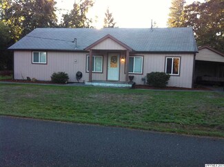 563 7th St, Lyons, OR 97358