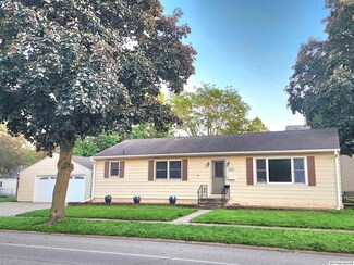 1203 E State St, Mason City, IA 50401