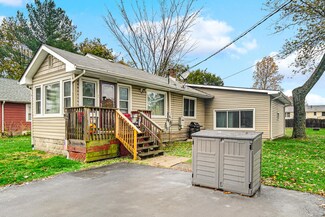 914 W 8th St, Hobart, IN 46342