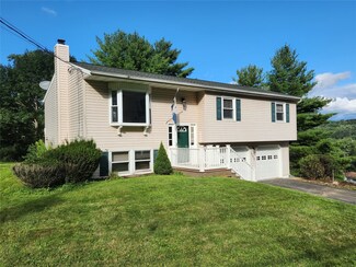 548 Leon Dr, Endicott, NY 13760