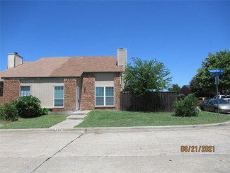 2215 Summer Day Dr, Arlington, TX 76014