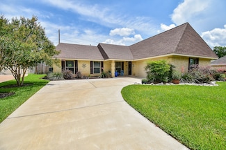 2931 Pasture Ln, Sugar Land, TX 77479