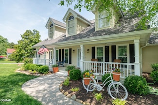 884 River Cliff Dr, Kodak, TN 37764