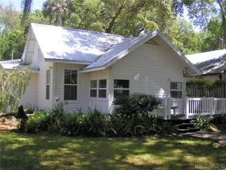 18 61st St, Yankeetown, FL 34498