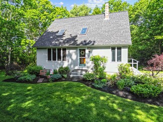 110 Quaker Ln, Vassalboro, ME 04989