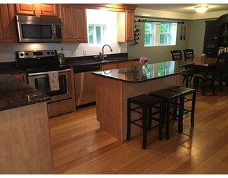 15 Hartford Ave N, Upton, MA 01568