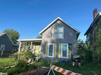 9 S 6th St, Marshalltown, IA 50158