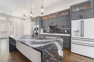 2221 Francis St, Houston, TX 77004