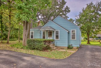 103 Fern Ct, Island Lake, IL 60042