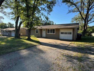 2223 SE 21st St, Topeka, KS 66607
