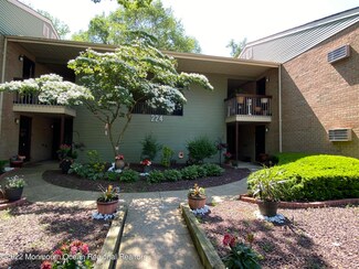 224 Medford Ct Unit J, Manalapan, NJ 07726