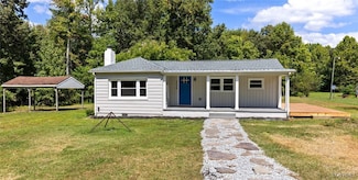 5738 Custis Millpond Rd, West Point, VA 23181