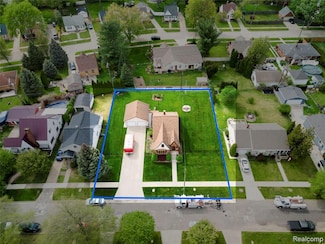 1470 Wellesley Dr, Mount Clemens, MI 48043